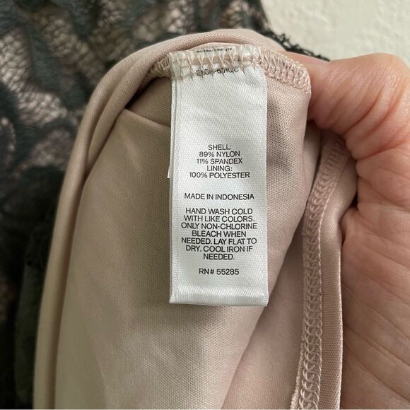 EXPRESS Boho Olive Green Rose Lace High-neck Racerback Peplum Bottom Blouse M - Picture 9 of 9